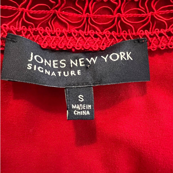 Jones New York Blouse in Red with Crochet Trim Around Neckline Size Small - Picture 4 of 5